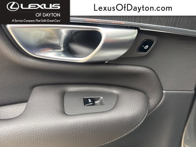 Used 2020 Volvo XC90 T6 Momentum w/ Protection Package Premier image 33