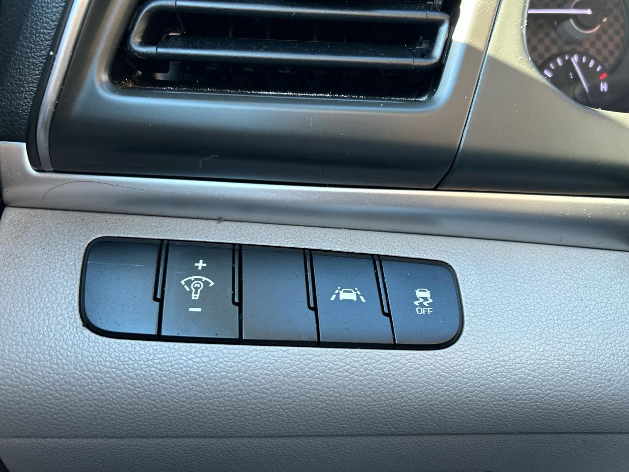 Used 2020 Hyundai Elantra SE image 9