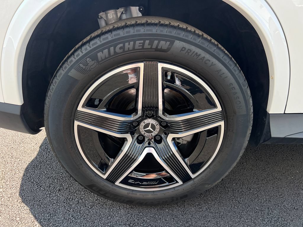 Used 2025 Mercedes-Benz GLC 300 4MATIC w/ AMG Line image 31