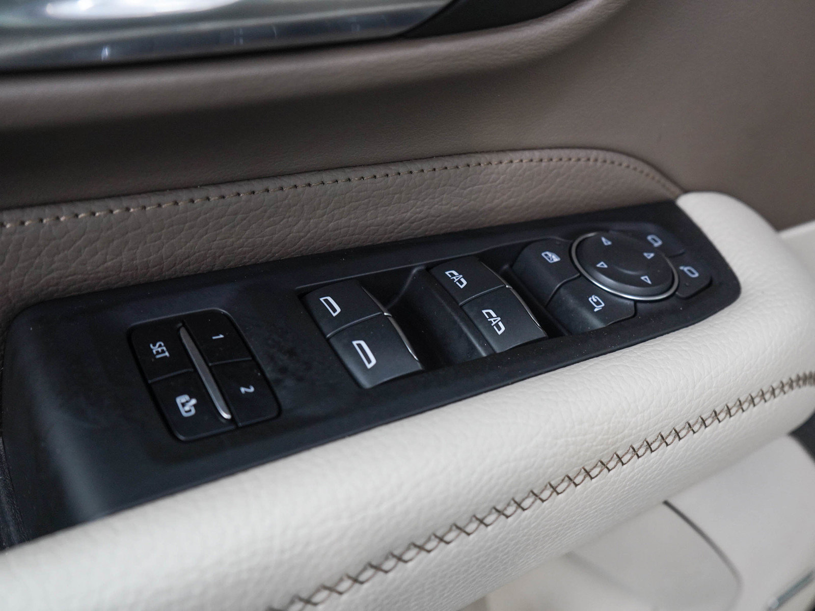 Used 2022 GMC Yukon Denali AWD/4WD image 23