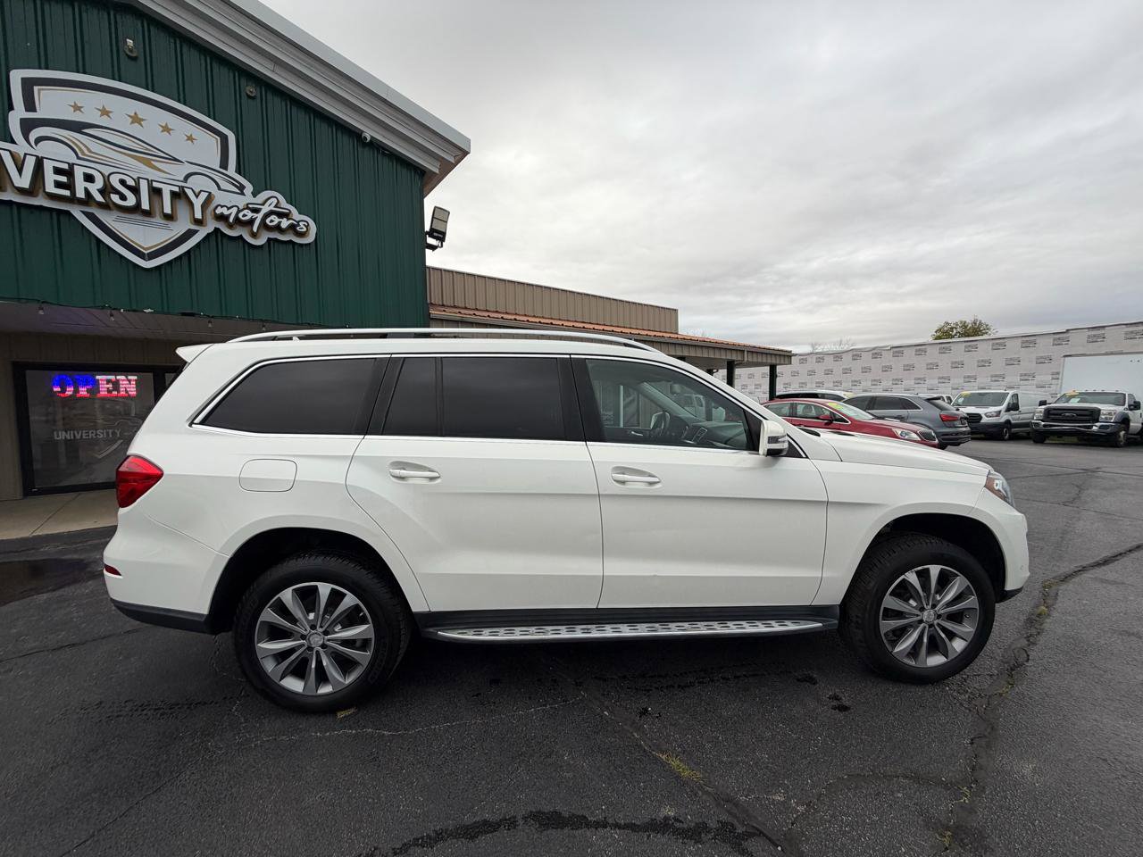 Used 2014 Mercedes-Benz GL 350 BlueTEC 4MATIC image 2
