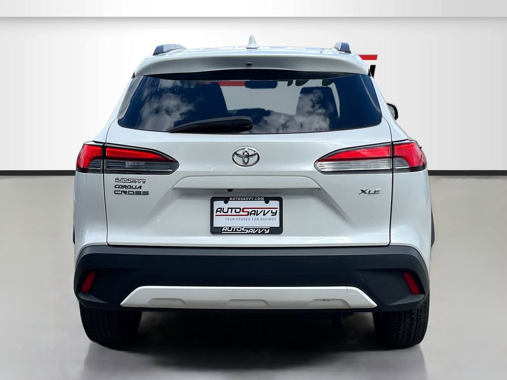 Used 2023 Toyota Corolla Cross XLE w/ Convenience Package FWD image 6