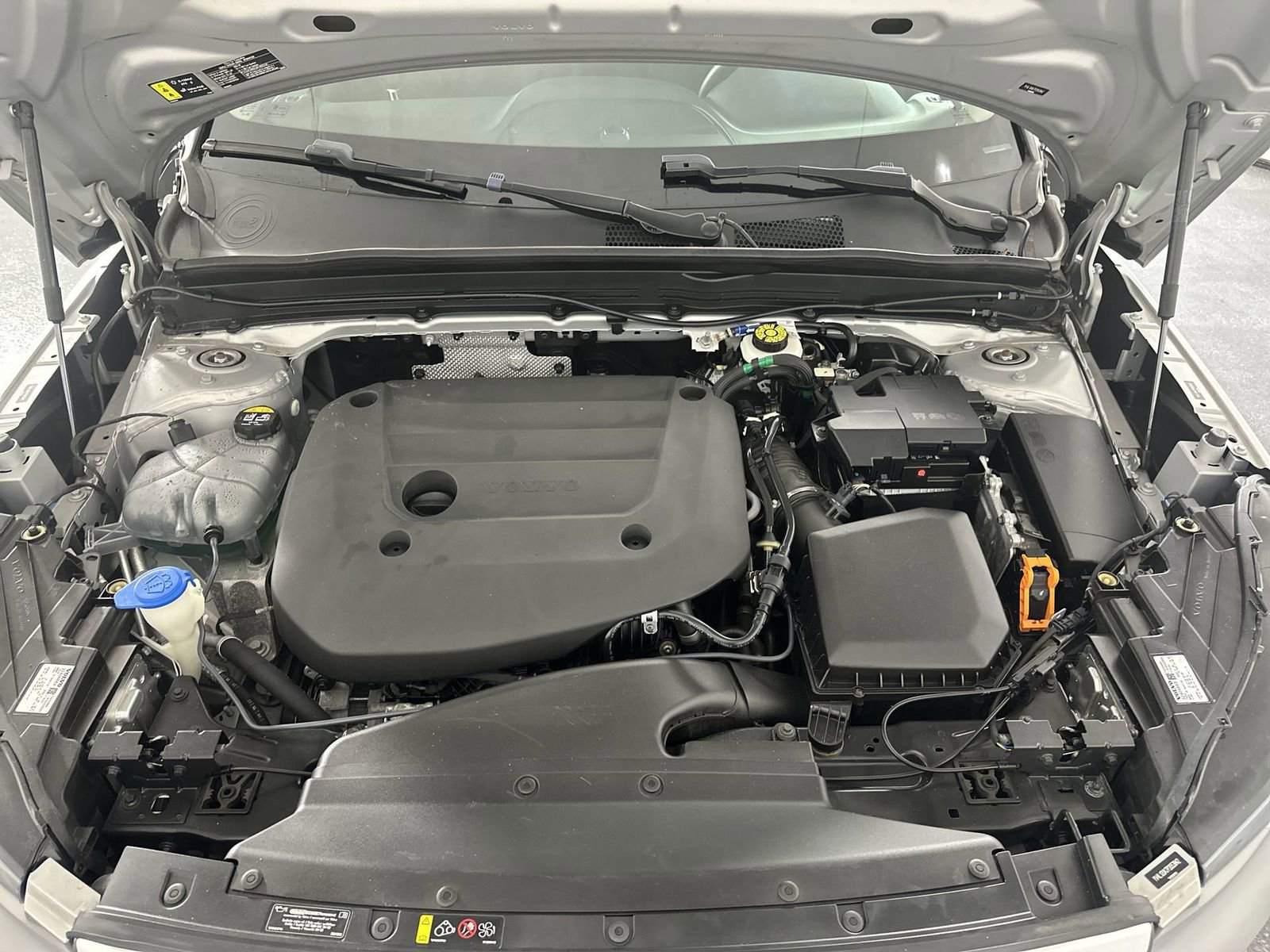 Used 2023 Volvo XC40 B5 Core image 32