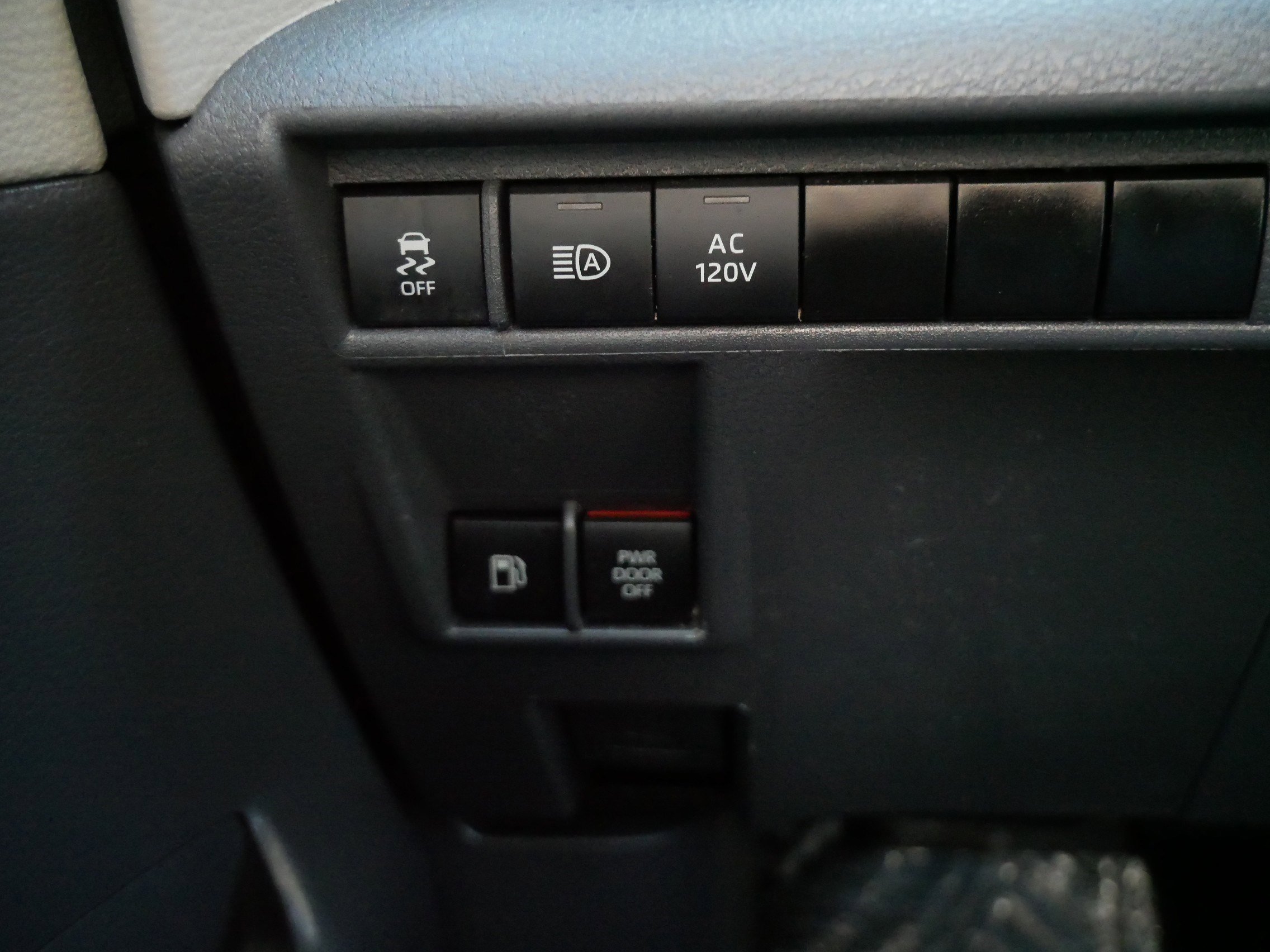 Certified 2024 Toyota Sienna Limited FWD image 27