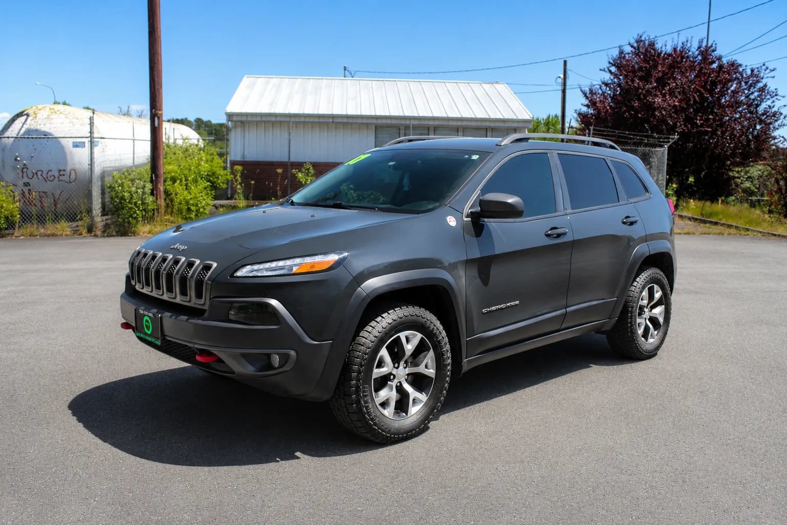 Used 2017 Jeep Cherokee Trailhawk w/ Comfort/Convenience Group AWD/4WD image 3