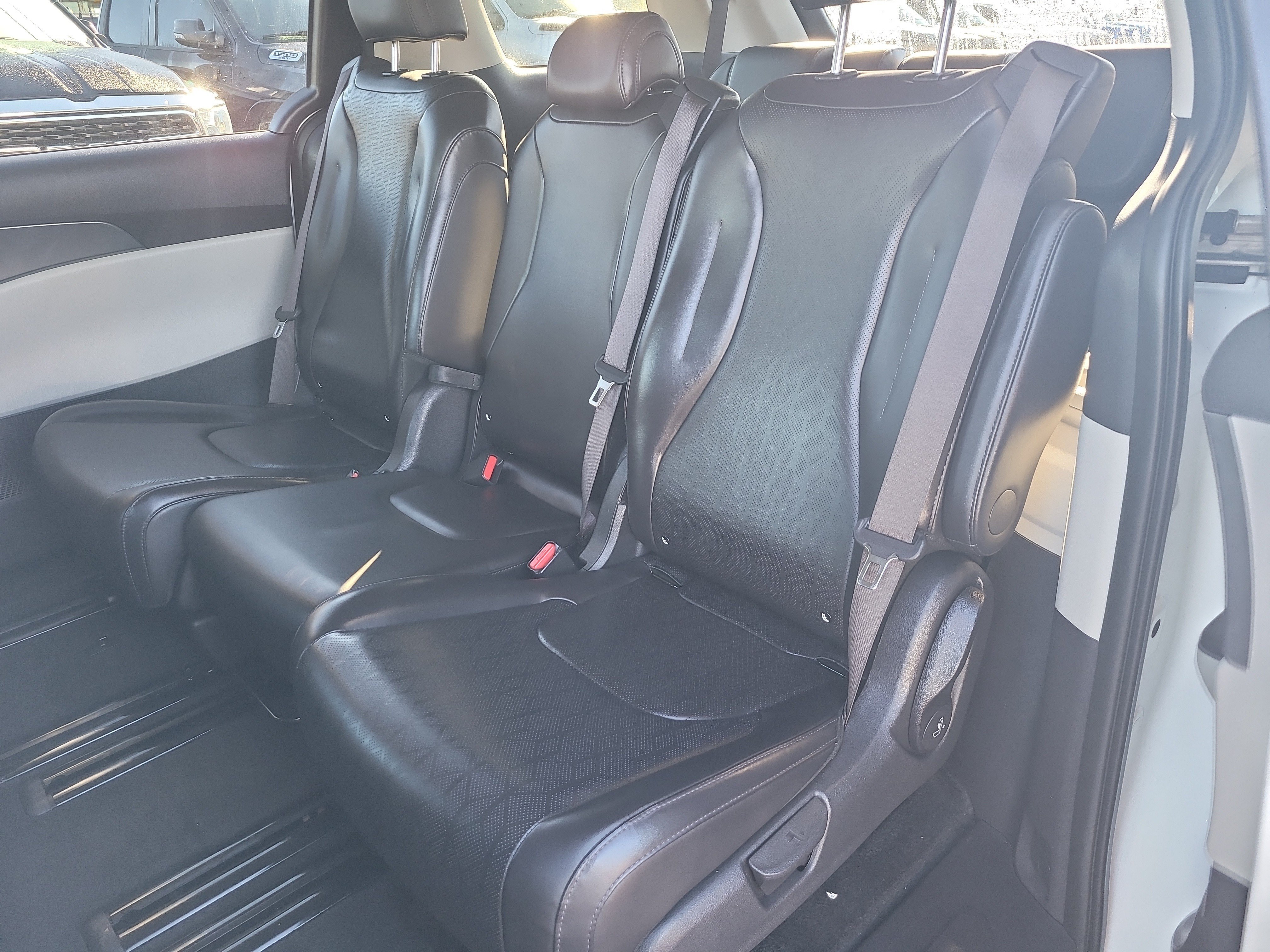 Used 2024 Kia Carnival LX FWD image 10