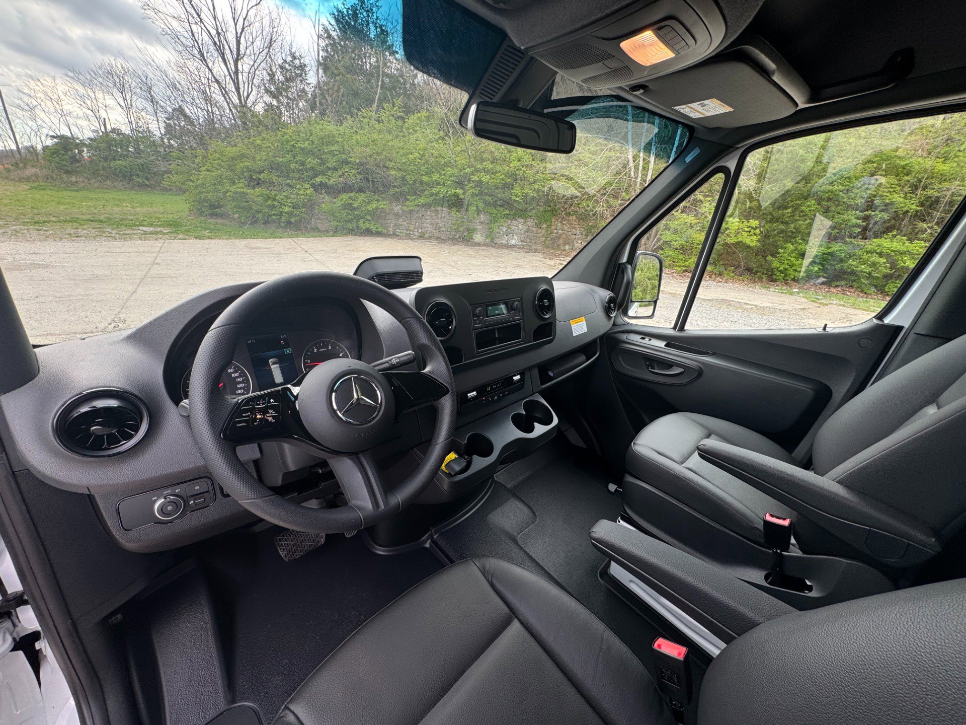 Used 2025 Mercedes-Benz Sprinter 2500 image 14