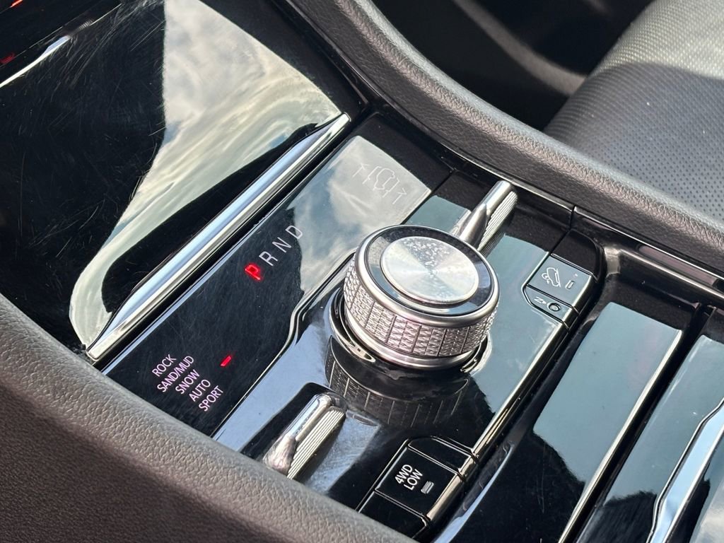 Used 2022 Jeep Grand Cherokee L Overland w/ Advanced Protech Group III image 11