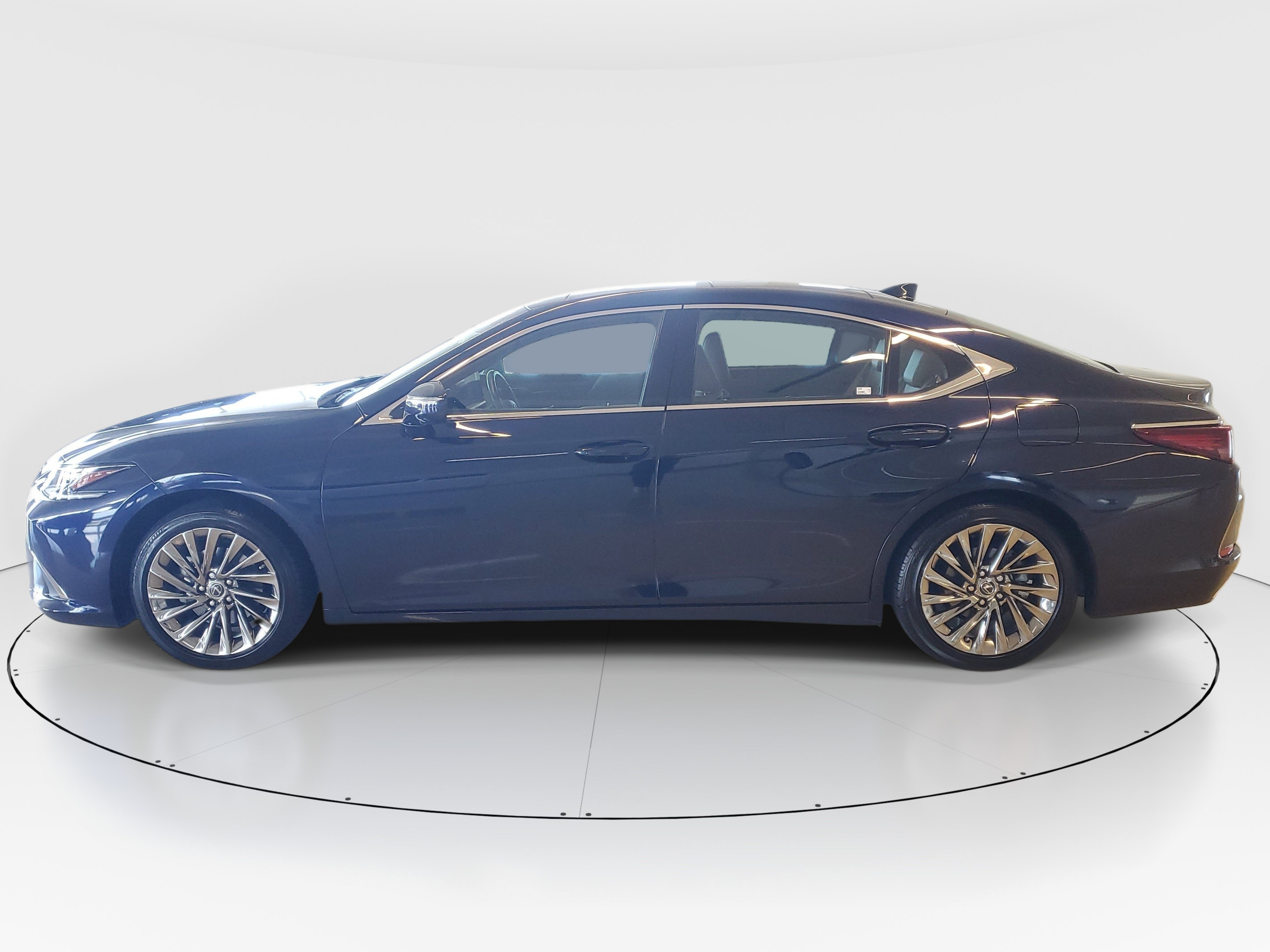 Used 2025 Lexus ES 350 Ultra Luxury w/ Accessory Package (Z2) FWD image 8