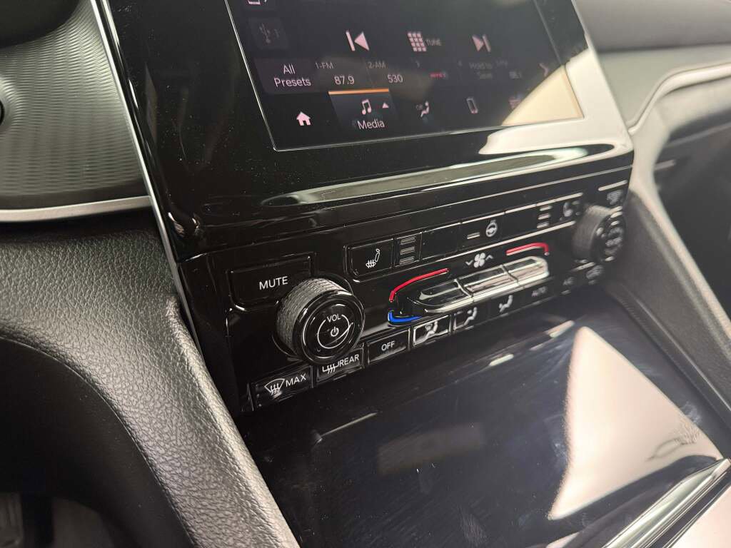 New 2025 Jeep Grand Cherokee L Laredo image 35