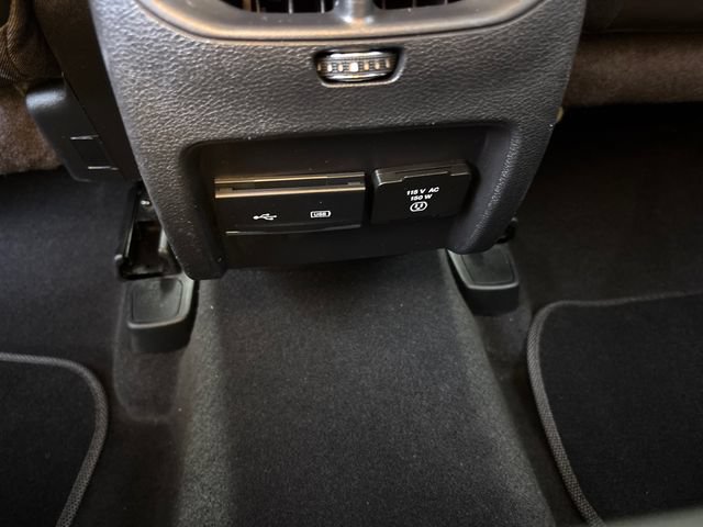 Used 2020 Jeep Cherokee Latitude Plus w/ Comfort/Convenience Group AWD/4WD image 13