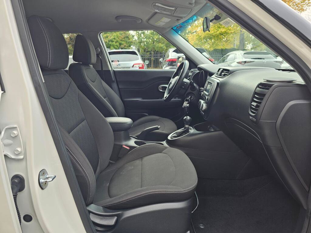 Used 2019 Kia Soul FWD image 11