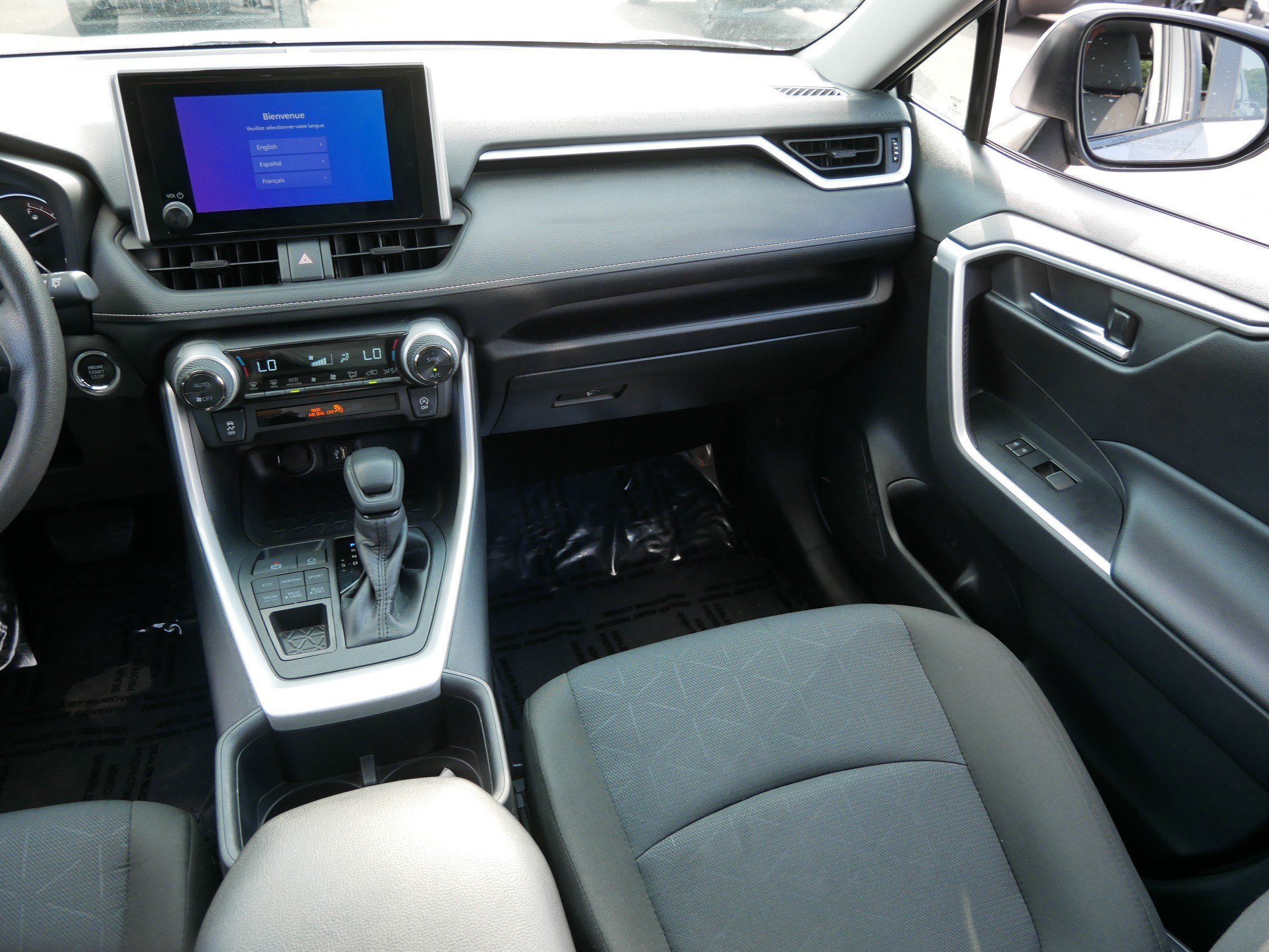 Used 2025 Toyota RAV4 XLE AWD/4WD image 11