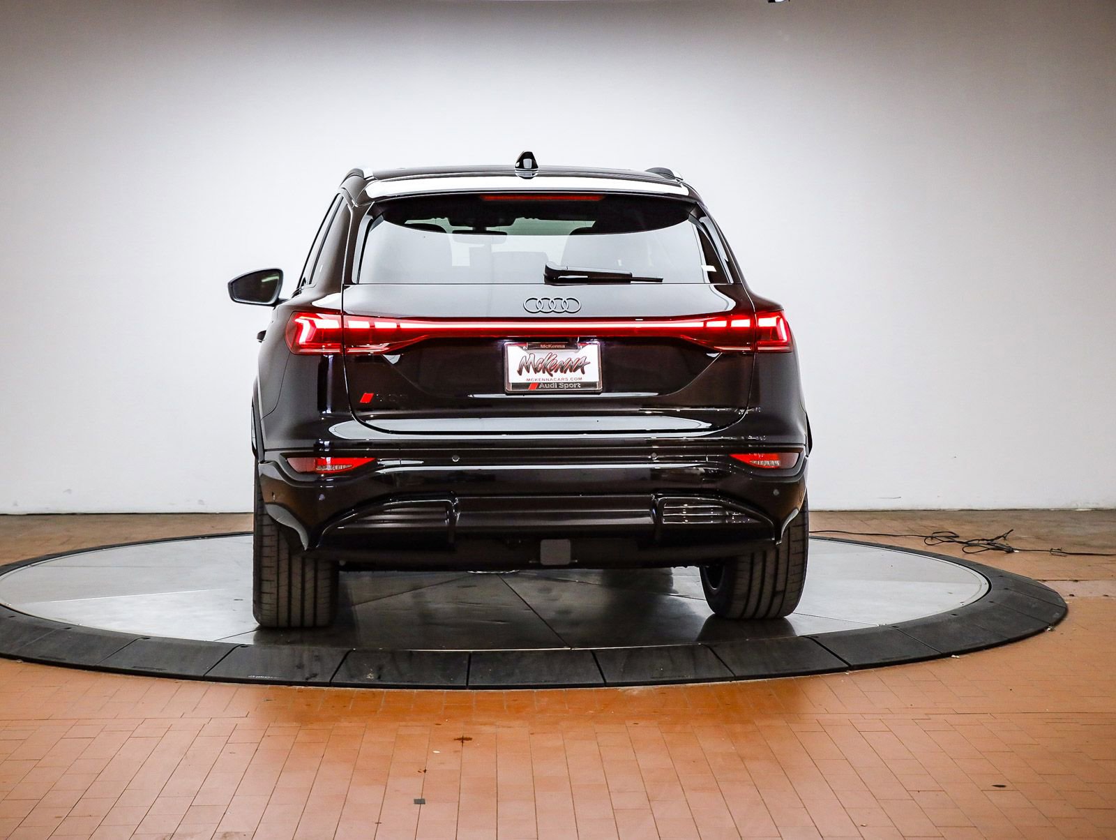 New 2025 Audi SQ6 e-tron Premium Plus image 3