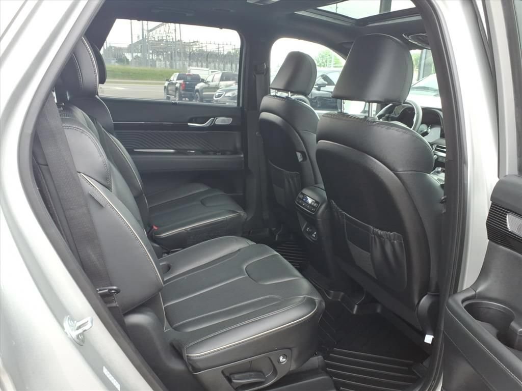 Used 2023 Hyundai Palisade Calligraphy FWD image 12