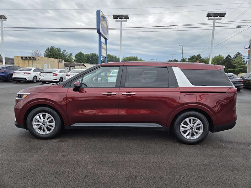 Used 2024 Kia Carnival LX FWD image 6