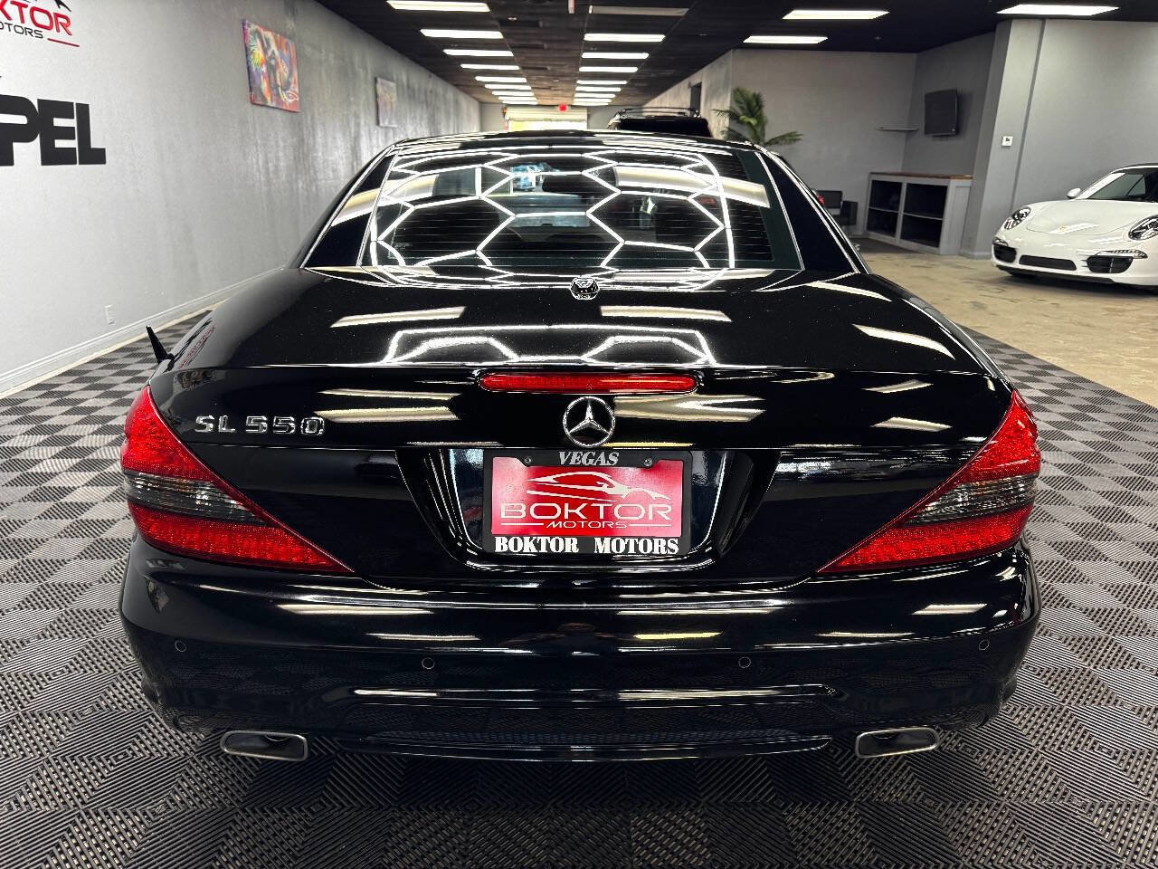Used 2011 Mercedes-Benz SL 550 image 19