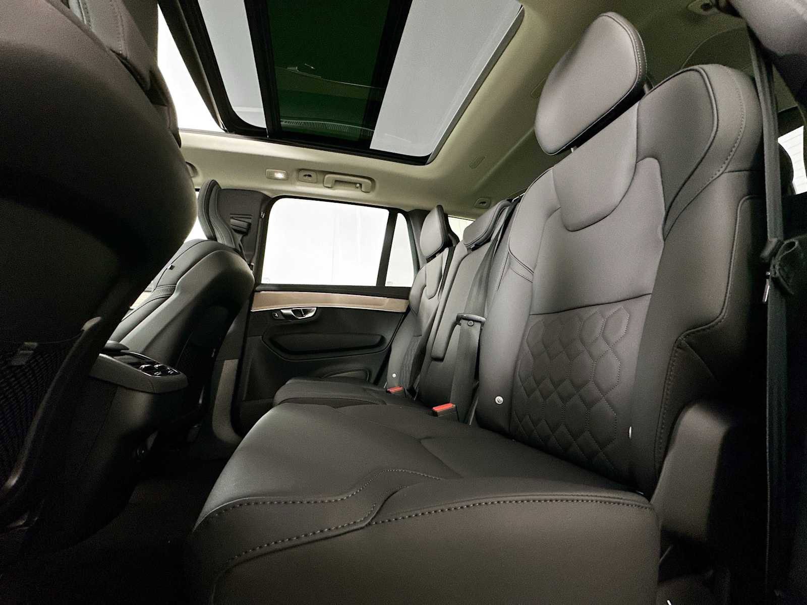 Used 2025 Volvo XC90 B6 Plus w/ Protection Package Premier image 23