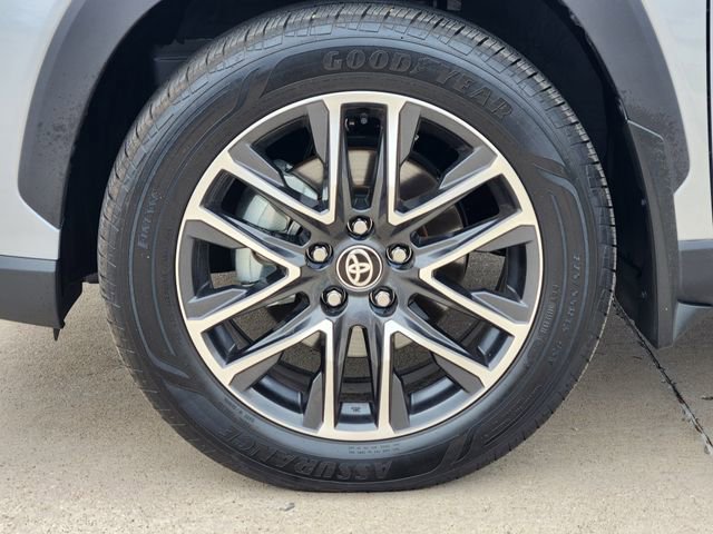 Used 2026 Toyota Corolla Cross XLE image 8