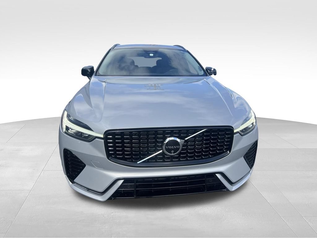 Used 2025 Volvo XC60 B5 Plus AWD/4WD image 16