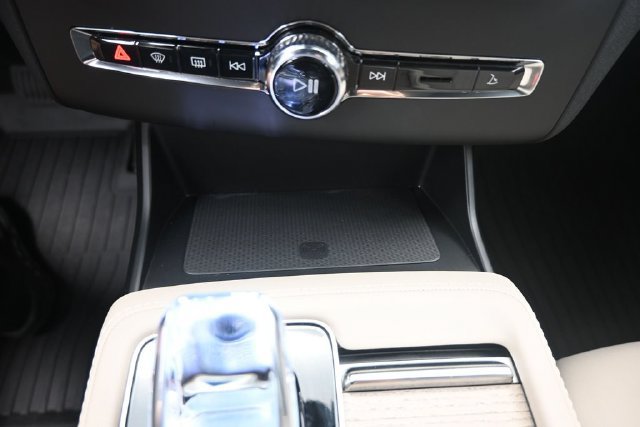 Used 2026 Volvo XC90 B6 Plus w/ Protection Package Premier AWD/4WD image 13