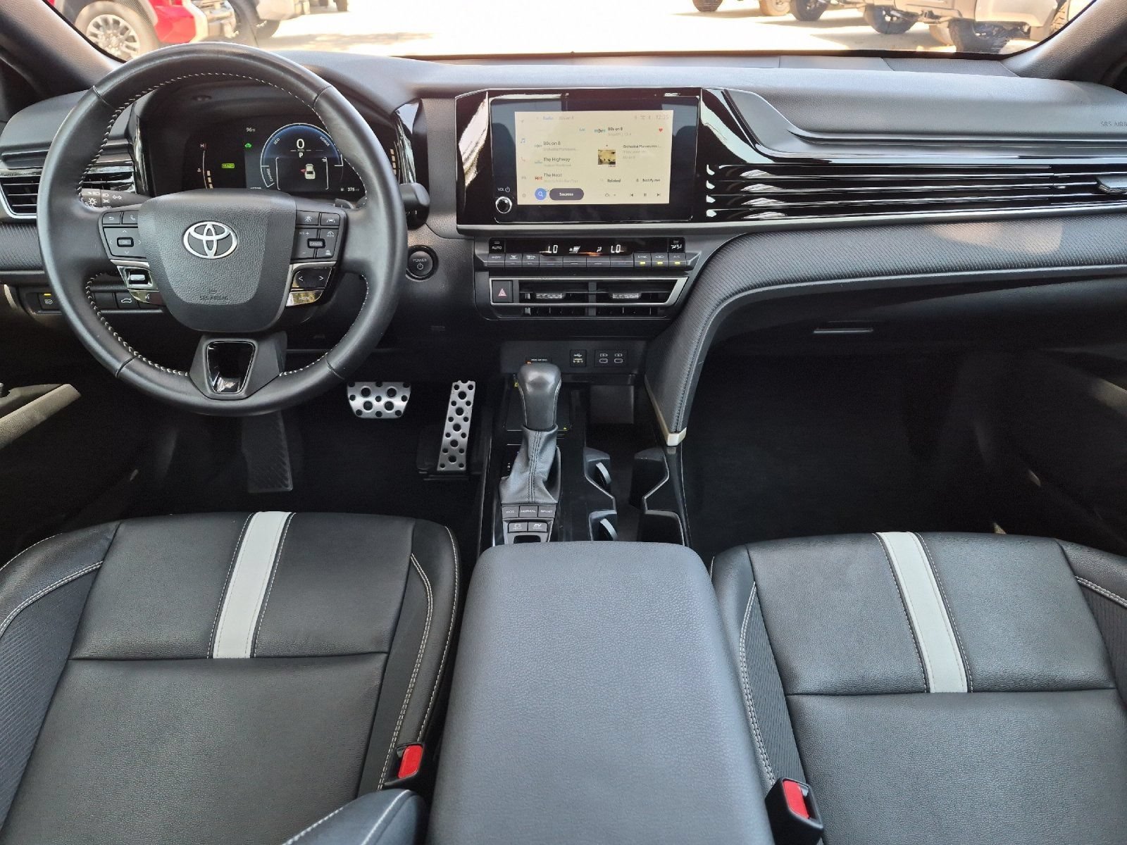 Used 2025 Toyota Camry SE FWD image 12