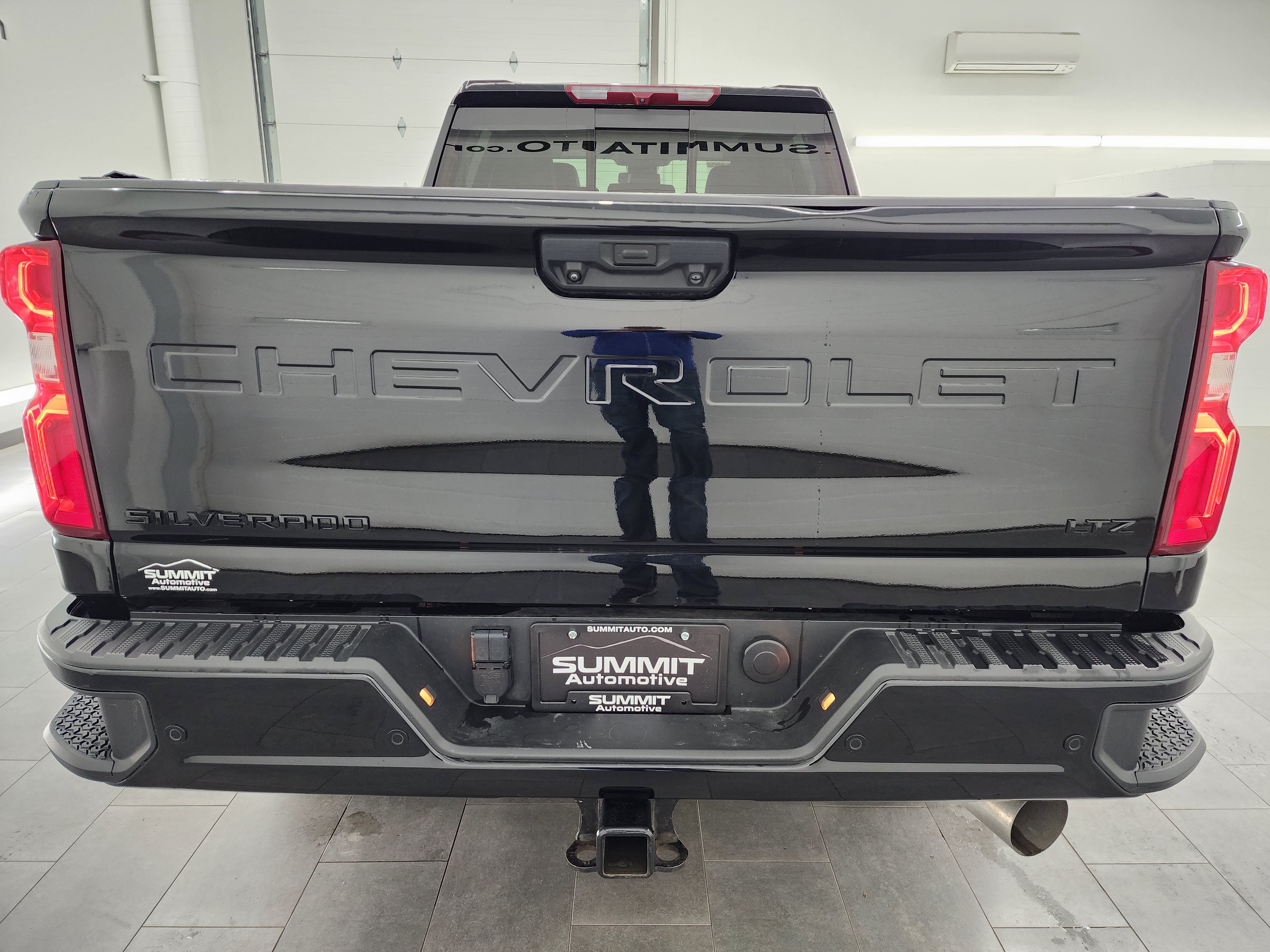 Used 2024 Chevrolet Silverado 2500 LTZ w/ LTZ Plus Package AWD/4WD image 31