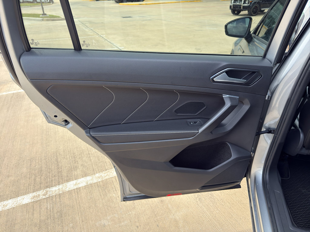 Used 2022 Volkswagen Tiguan SE R-Line image 26