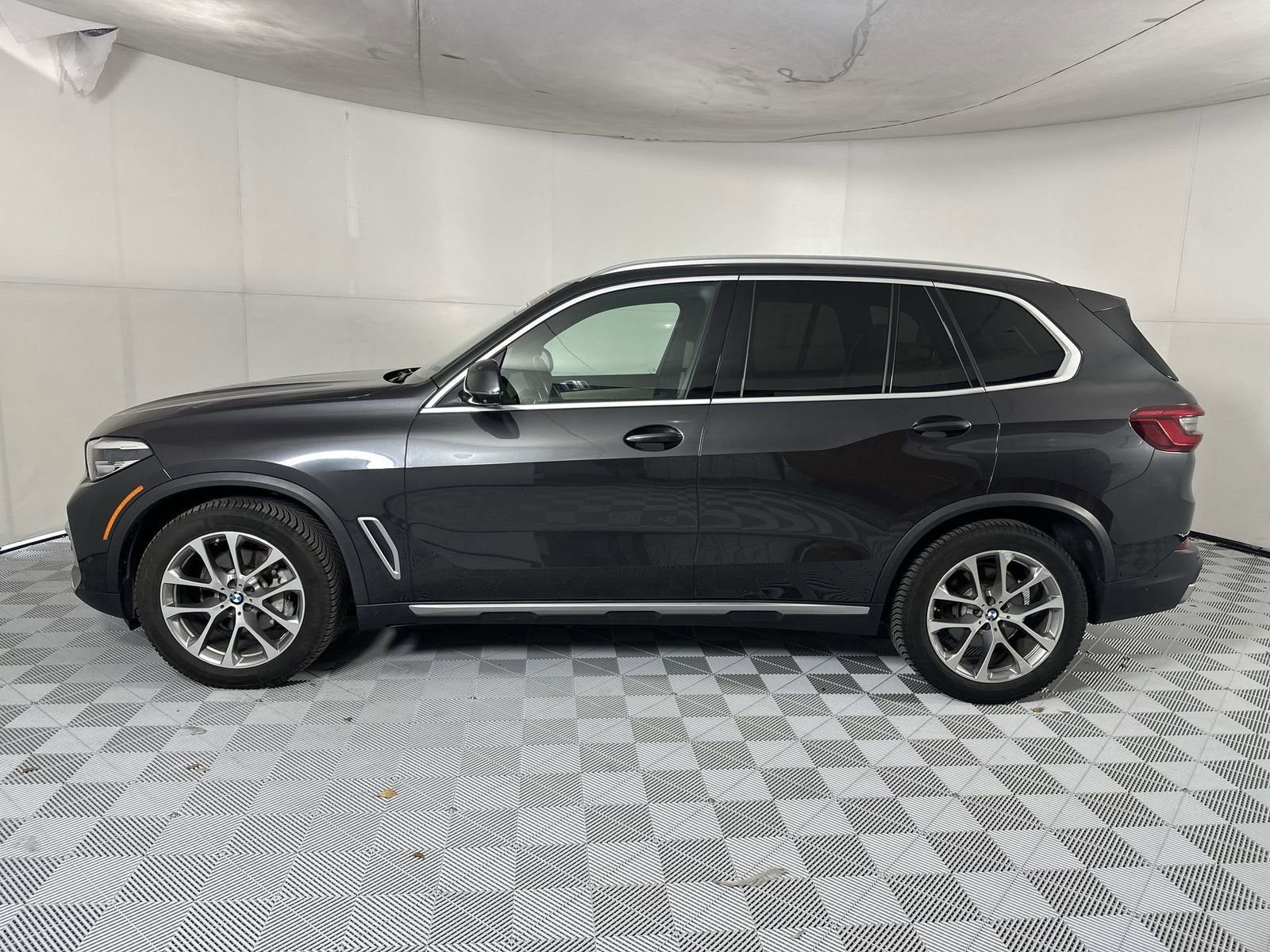 Used 2019 BMW X5 xDrive40i w/ Convenience Package AWD/4WD image 5