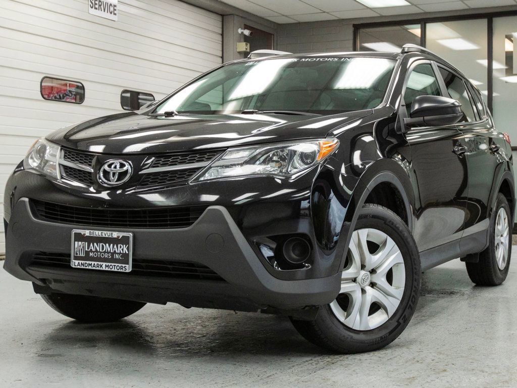 Used 2015 Toyota RAV4 LE image 2