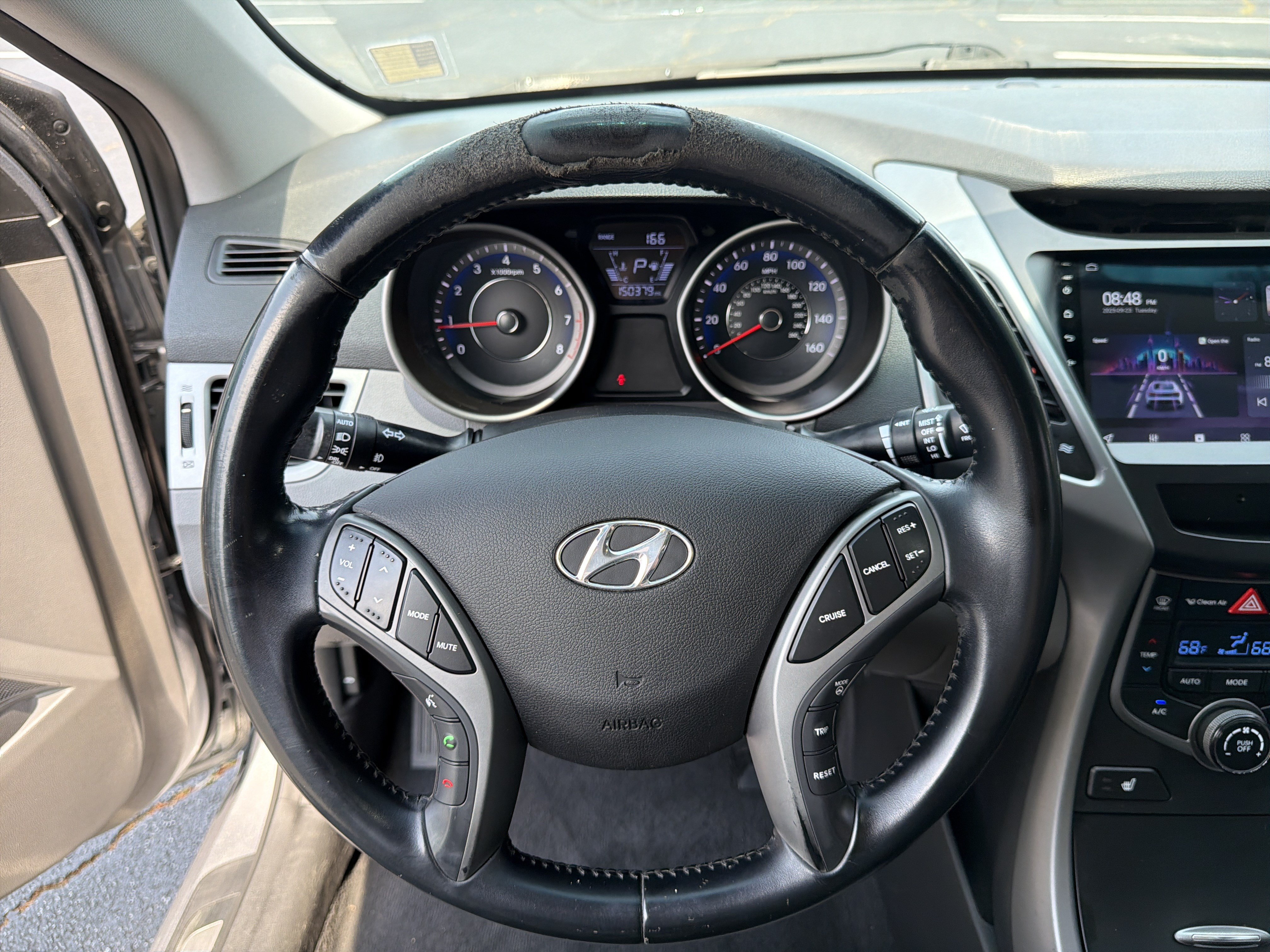 Used 2014 Hyundai Elantra Limited w/ Option Group 03 FWD image 28