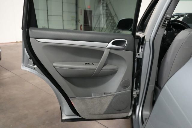 Used 2004 Porsche Cayenne S image 30