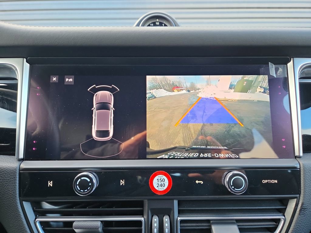 Certified 2022 Porsche Macan image 12