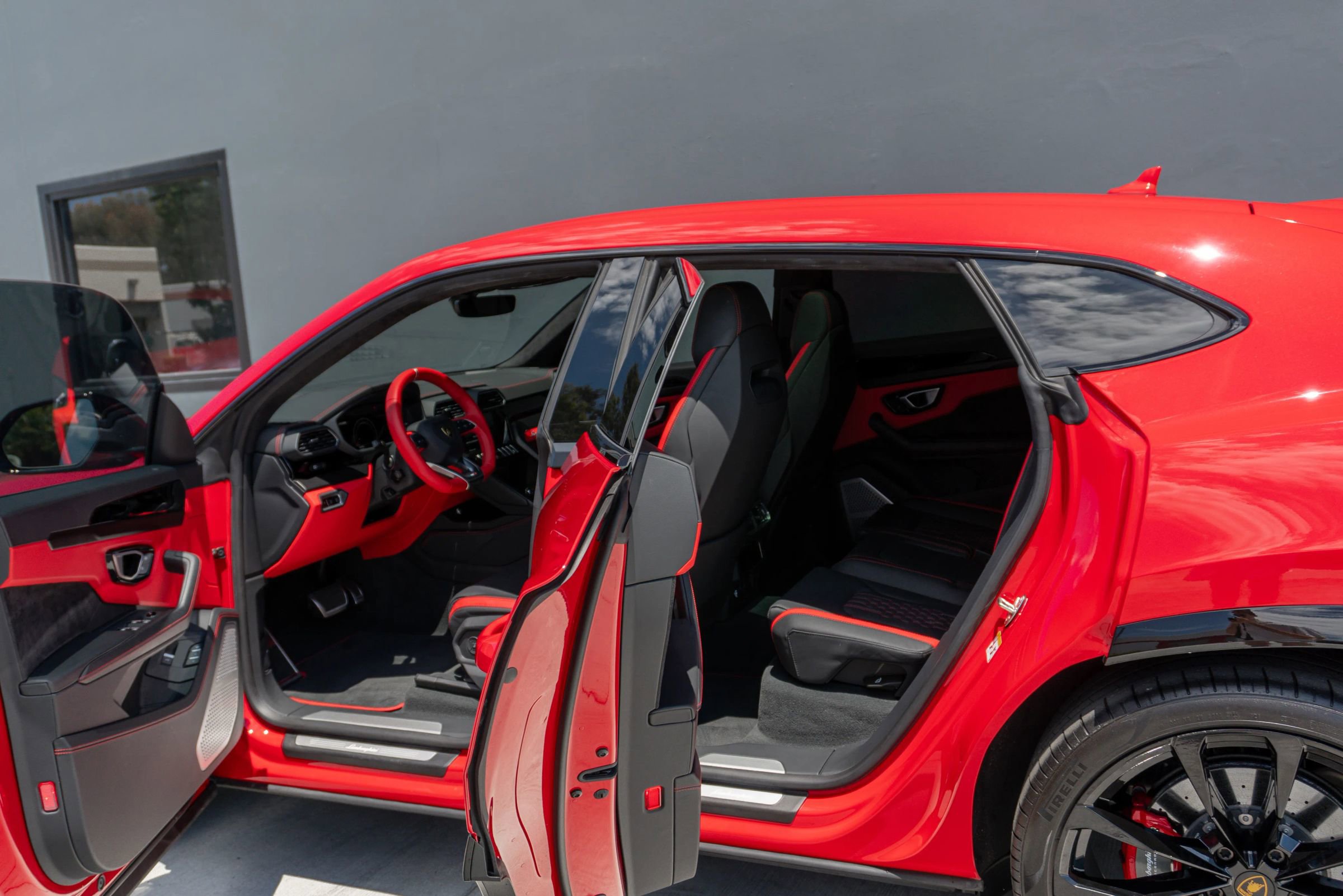 Used 2024 Lamborghini Urus S AWD/4WD image 48