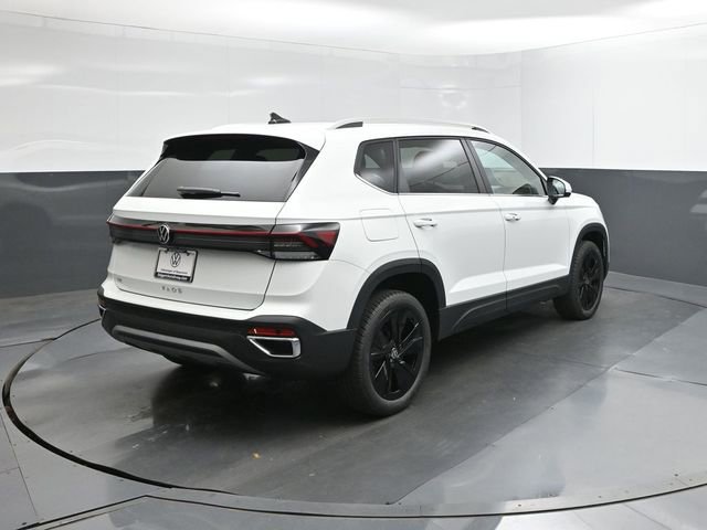 New 2026 Volkswagen Taos SE image 8