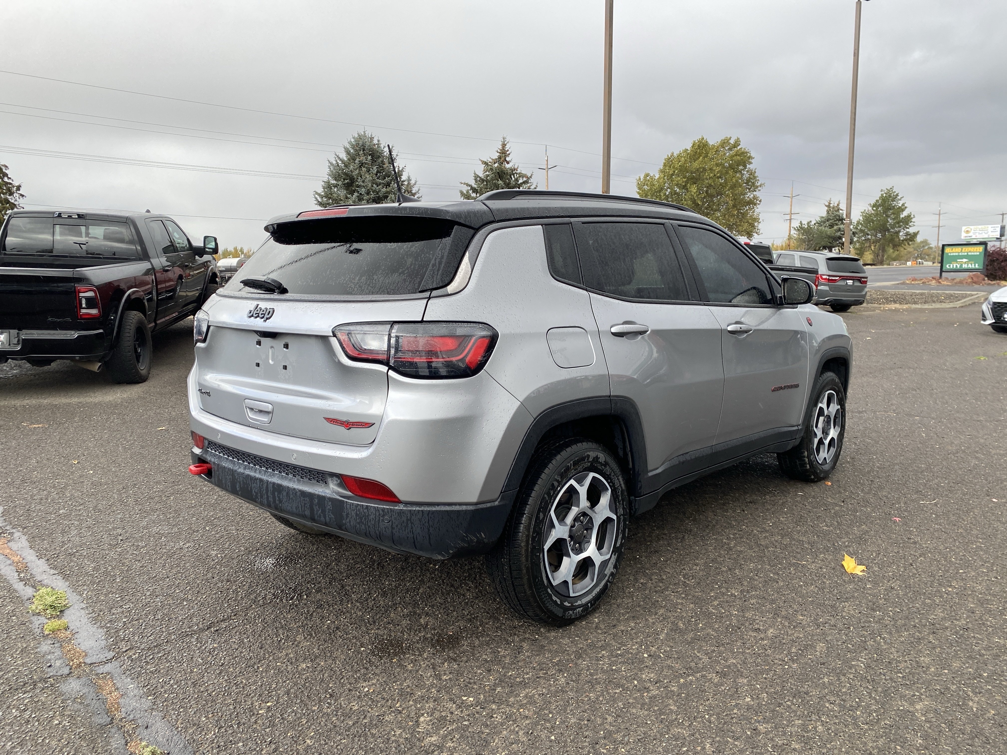 Used 2022 Jeep Compass Trailhawk w/ Trailhawk Elite Group AWD/4WD image 3