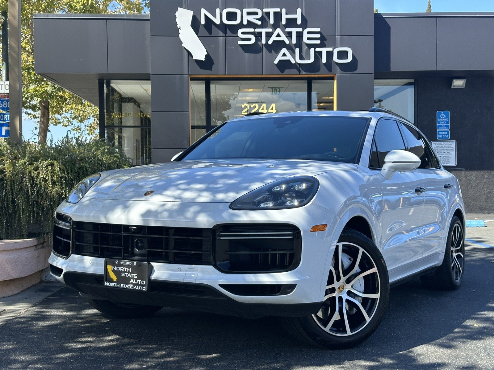 Used 2019 Porsche Cayenne Turbo AWD/4WD image 2