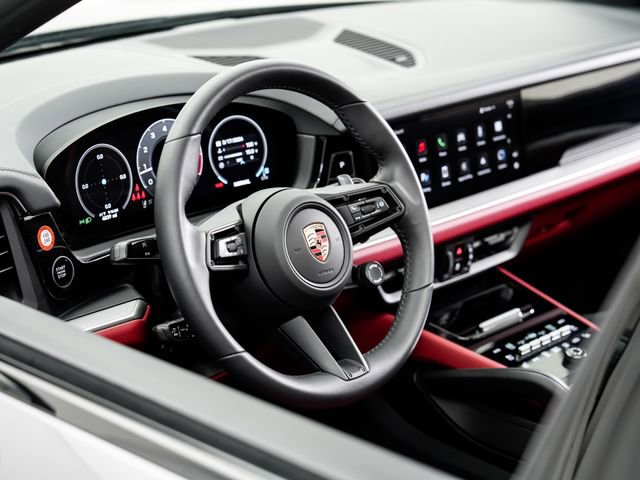 Certified 2025 Porsche Cayenne image 9
