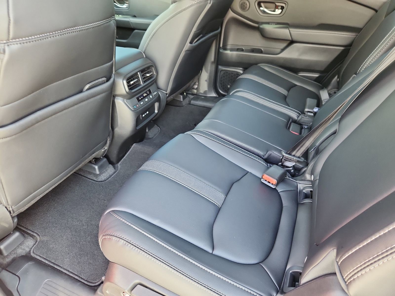Used 2025 Honda Pilot EX-L image 11