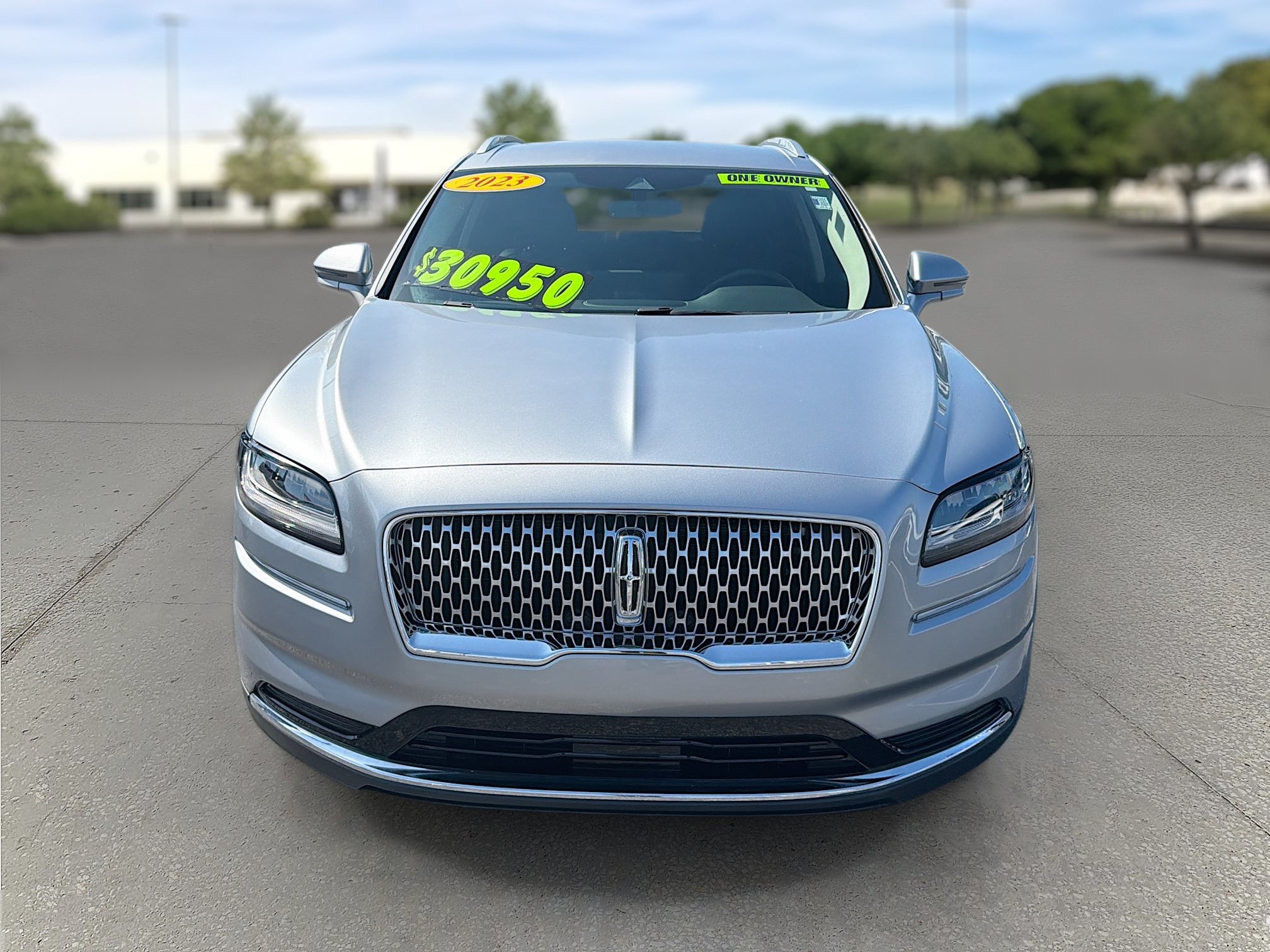 Used 2023 Lincoln Nautilus FWD w/ Premium Package image 2