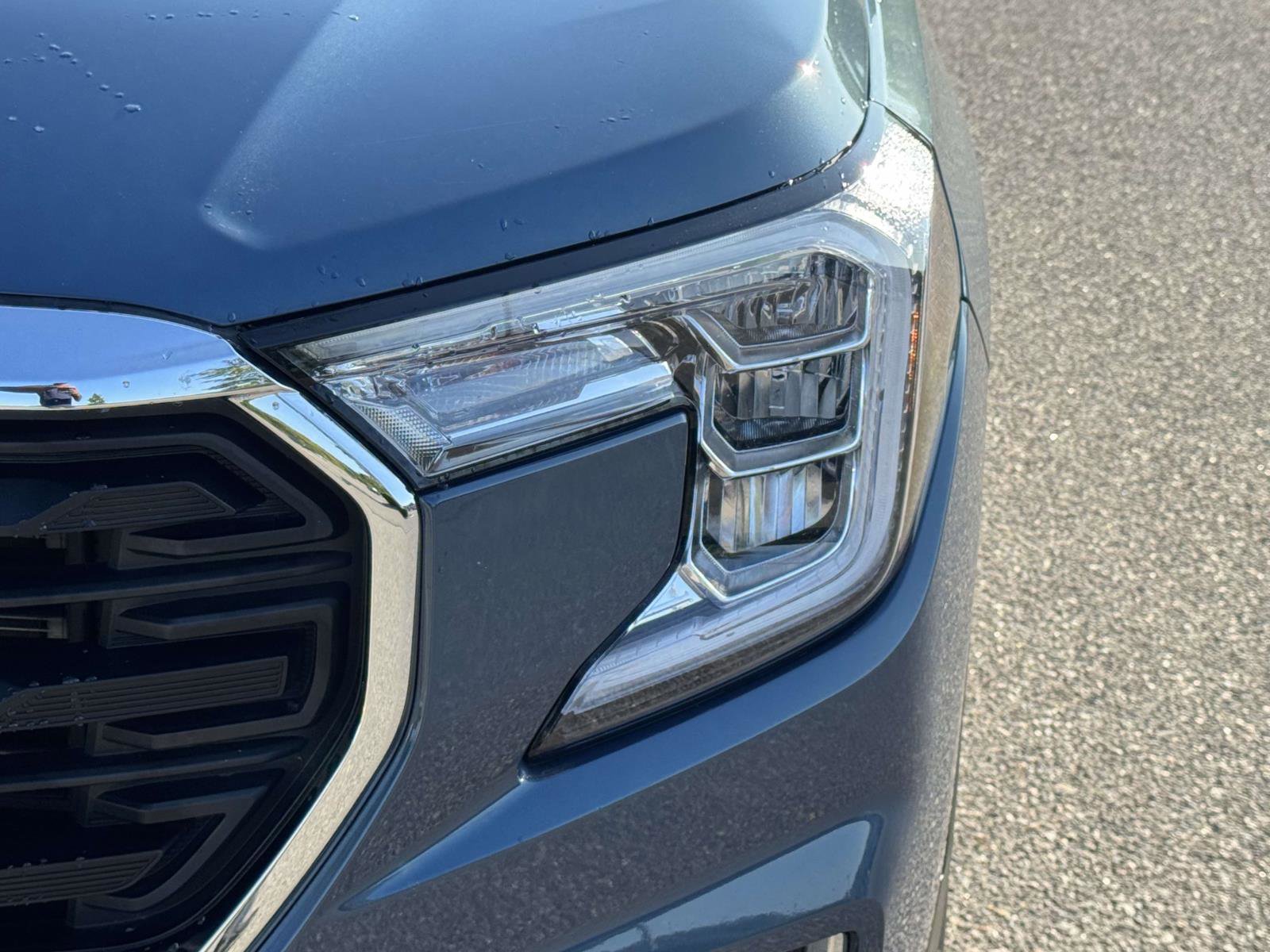 Used 2024 GMC Terrain SLE image 6