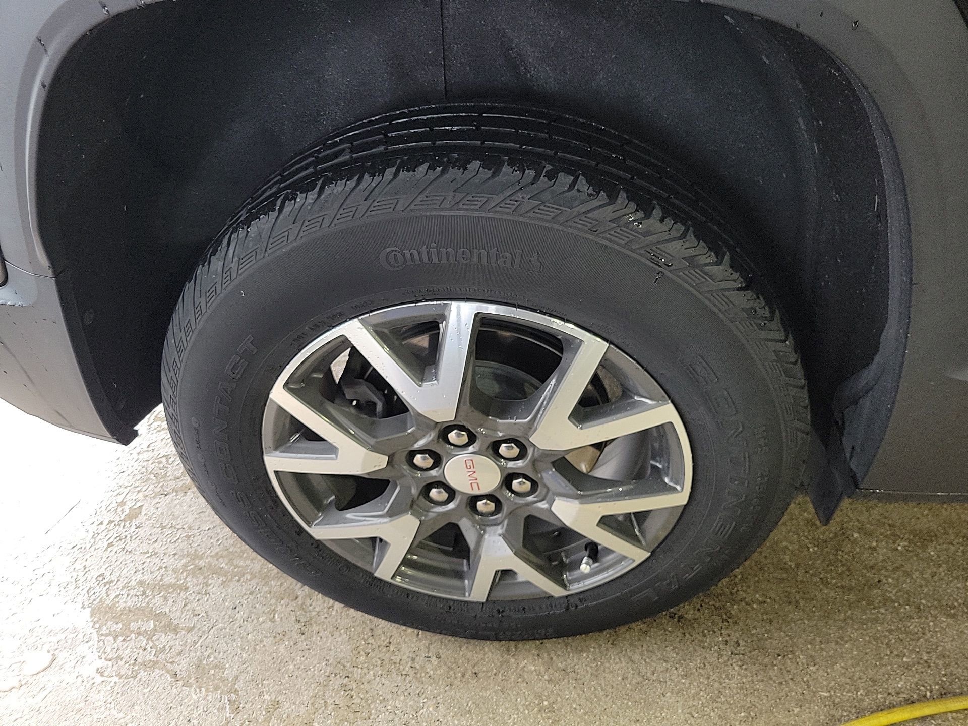 Used 2023 GMC Acadia SLE image 10