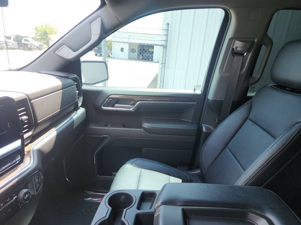 Used 2024 Chevrolet Silverado 1500 RST AWD/4WD image 11