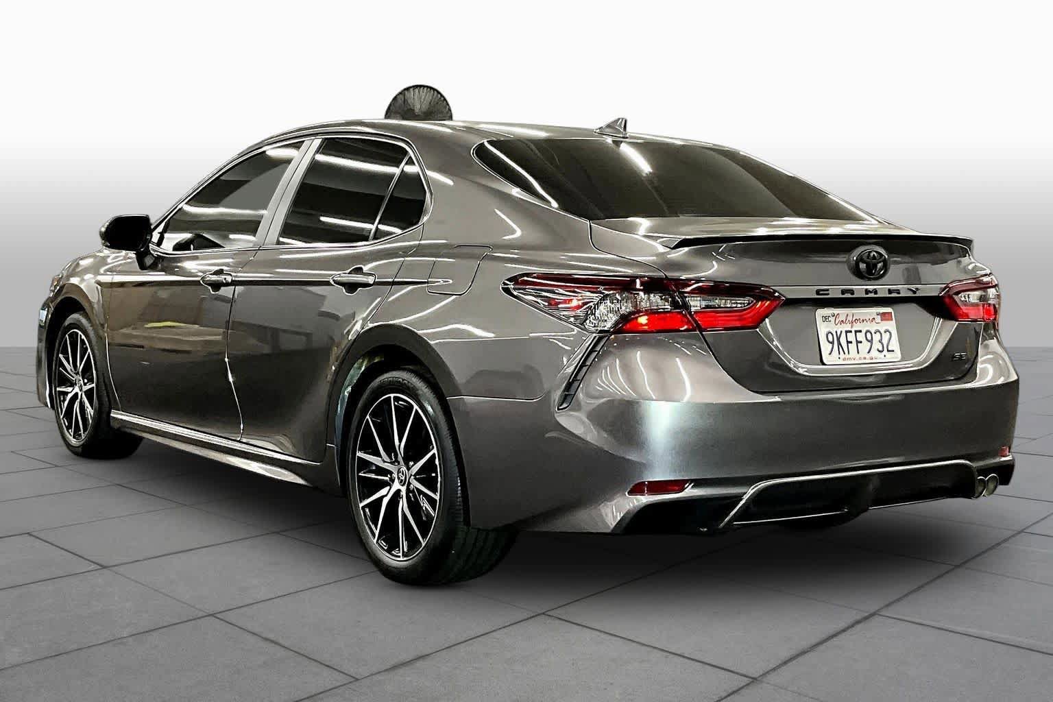 Used 2024 Toyota Camry SE FWD image 11