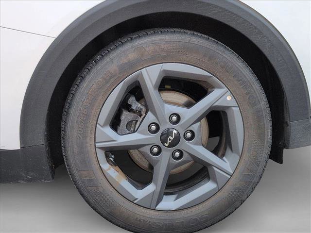 Used 2025 Kia K4 LXS image 15