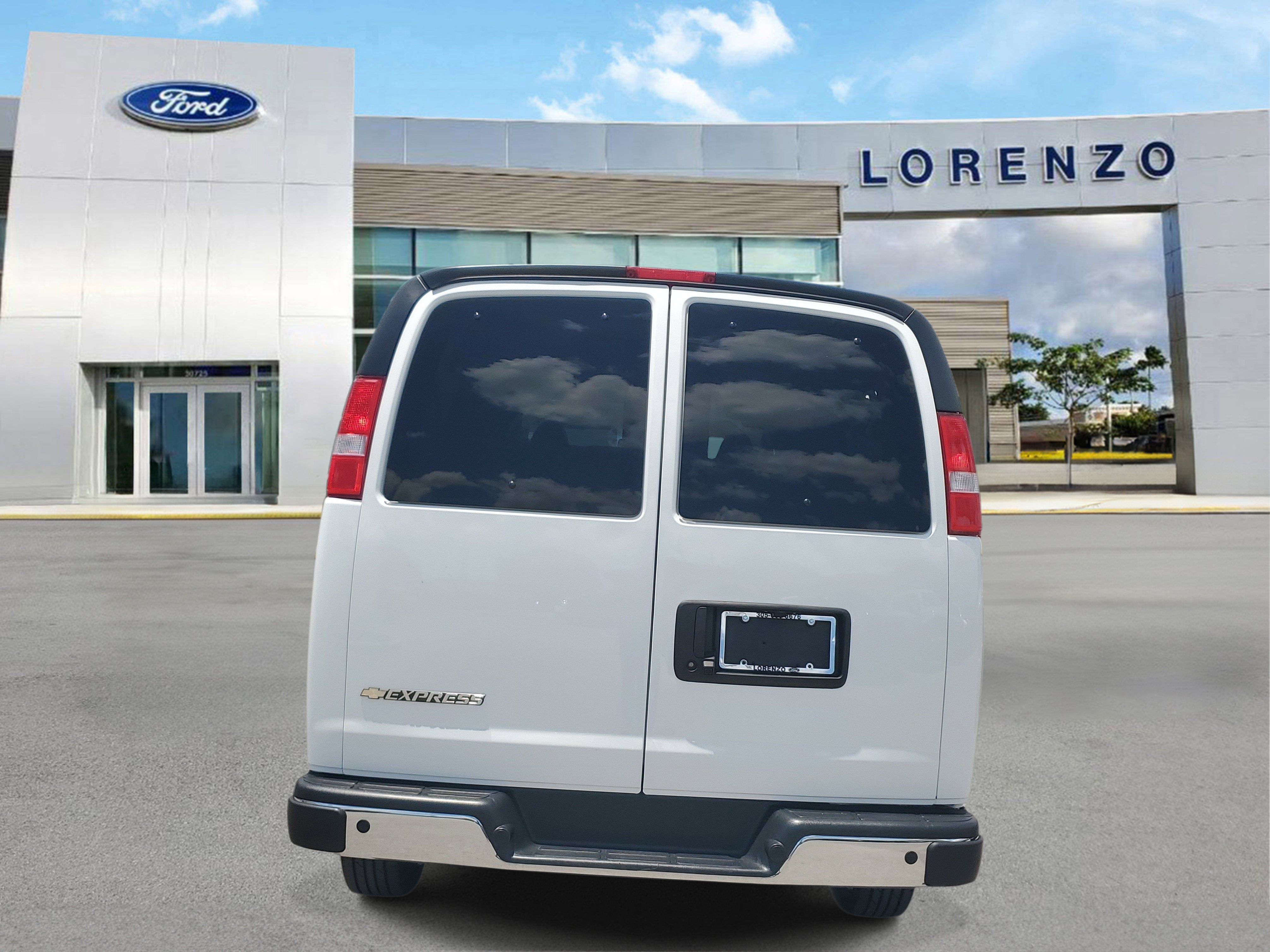 Used 2025 Chevrolet Express 3500 LT w/ LT Preferred Equipment Group RWD image 6