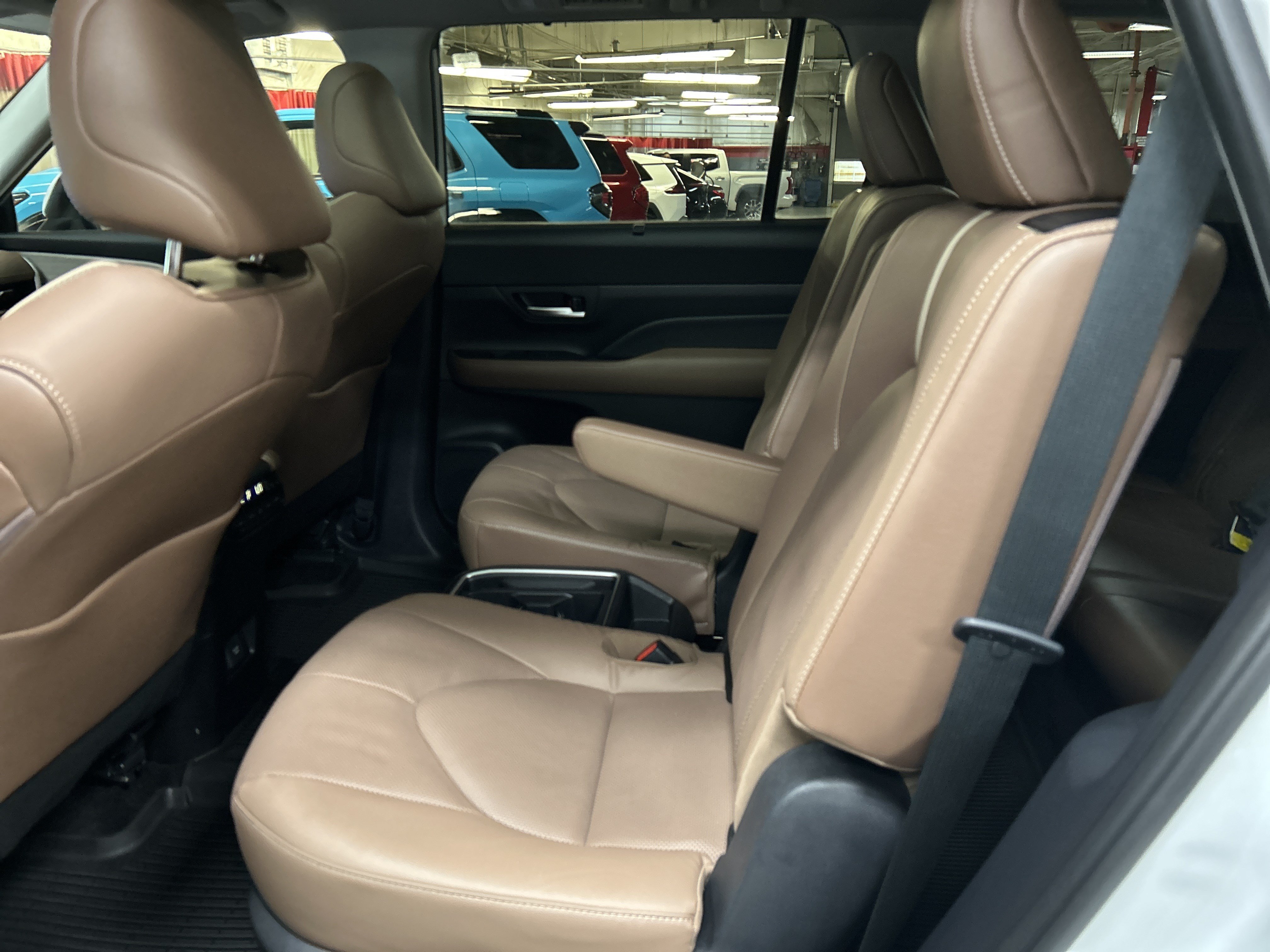 Used 2025 Toyota Grand Highlander AWD image 31