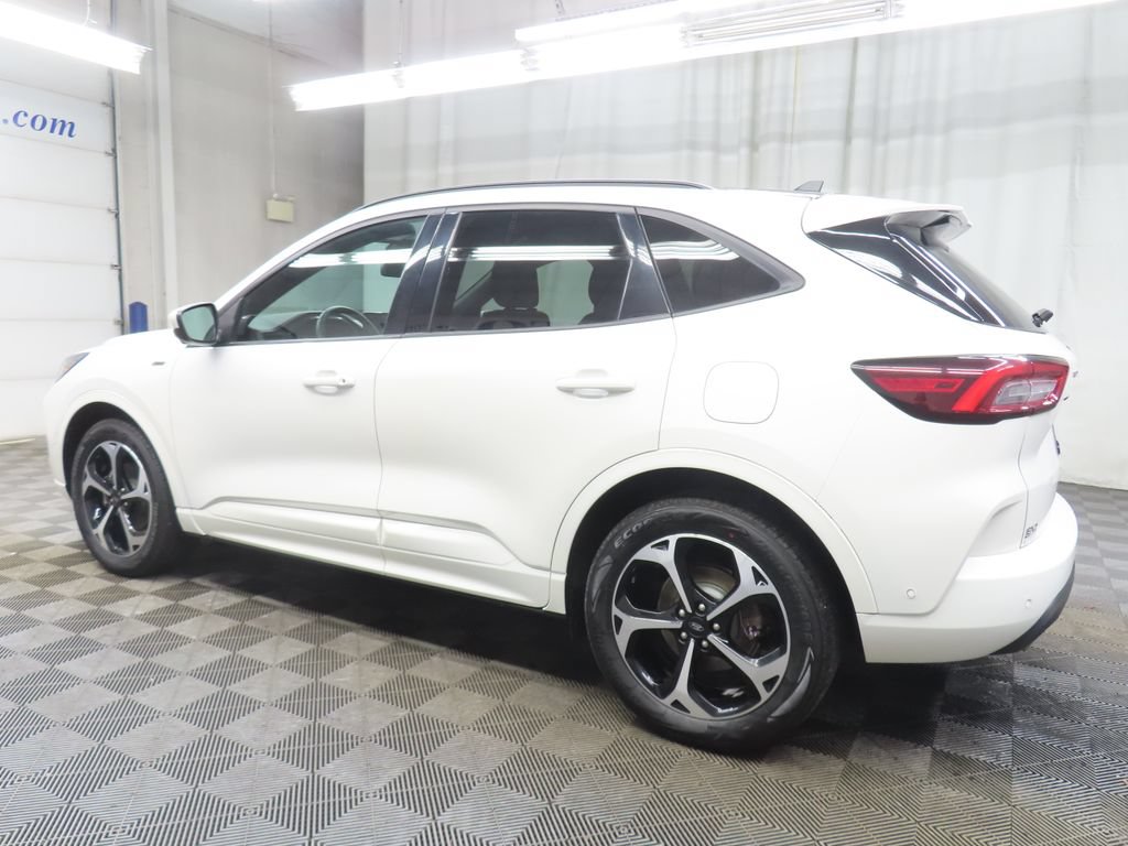 Used 2023 Ford Escape ST-Line Elite w/ Premium Technology Package AWD/4WD image 6