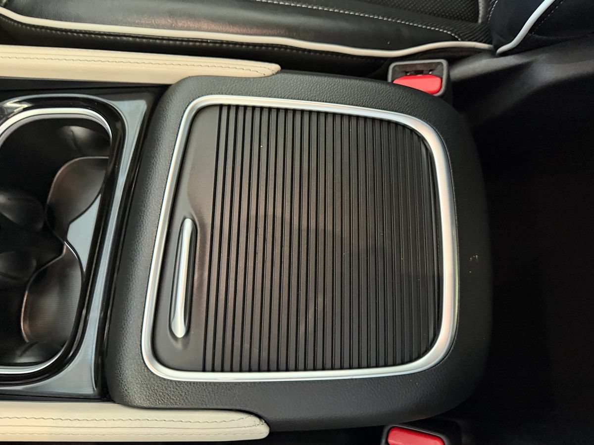 Used 2023 Chrysler Pacifica Limited FWD image 21