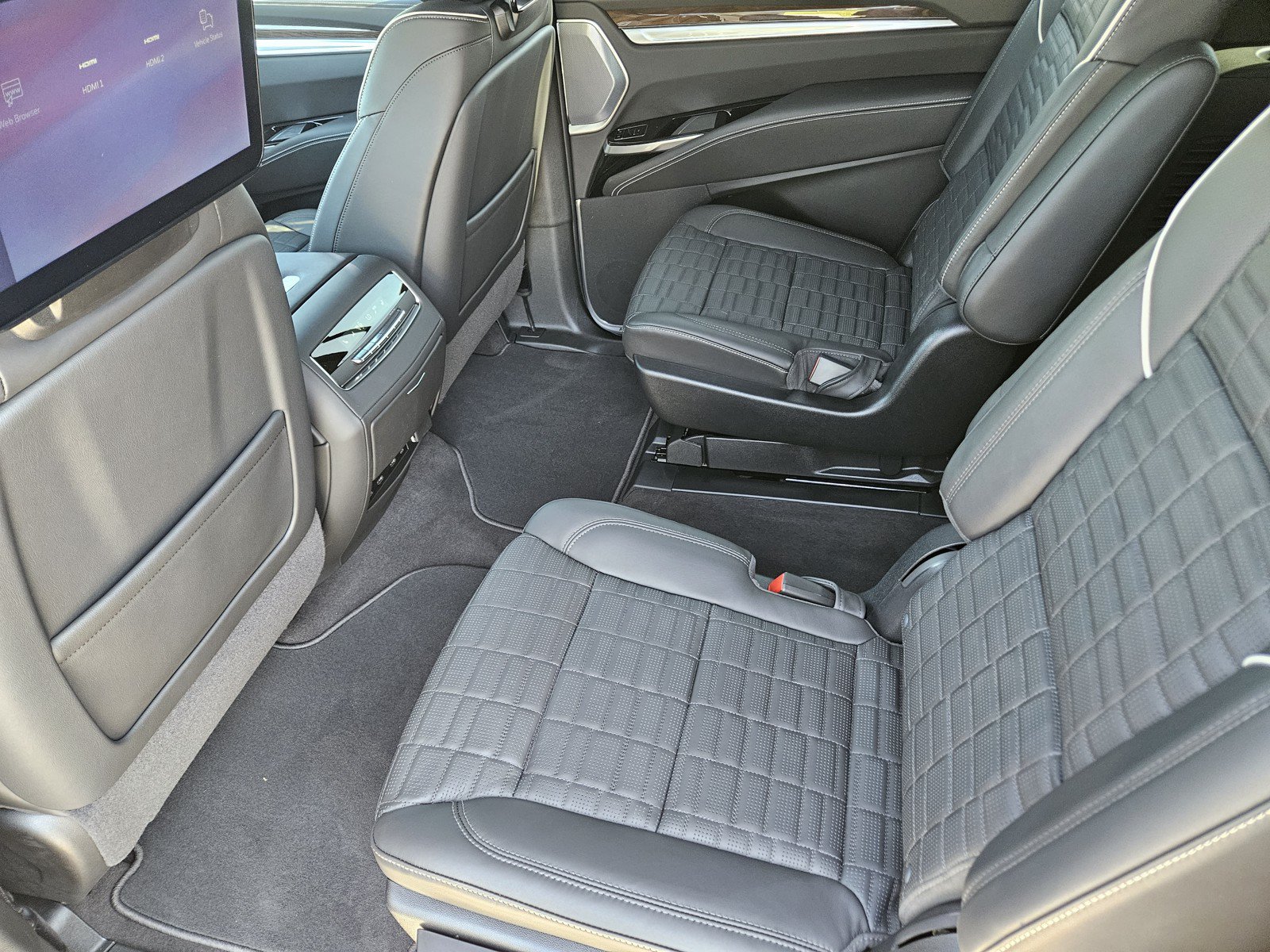 New 2026 Cadillac Escalade ESV Platinum Sport w/ LPO, ONYX Package AWD/4WD image 20